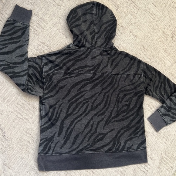 Jane & Delancey pullover hoodie, gray and black, New with tags, Size Small - Picture 11 of 16